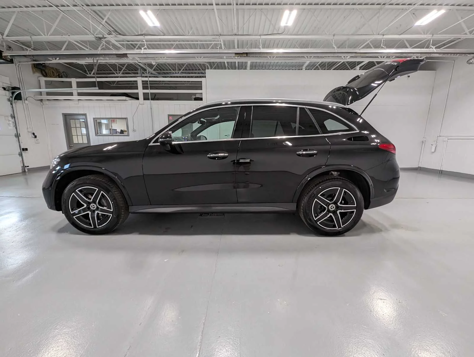 New 2026  Mercedes-Benz GLC 300 image 10