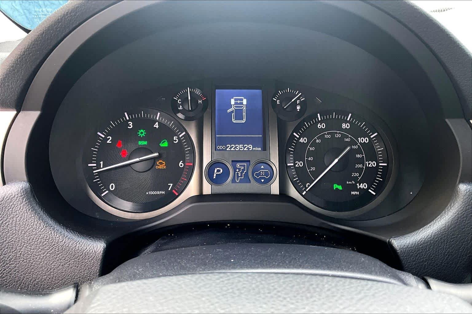 Used 2015 Starfire Pearl Lexus Luxury image 25