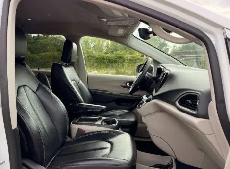 Used 2023 White Chrysler Touring L image 16