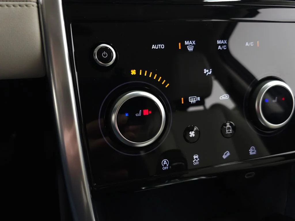 Used 2022 Black Land Rover S image 31