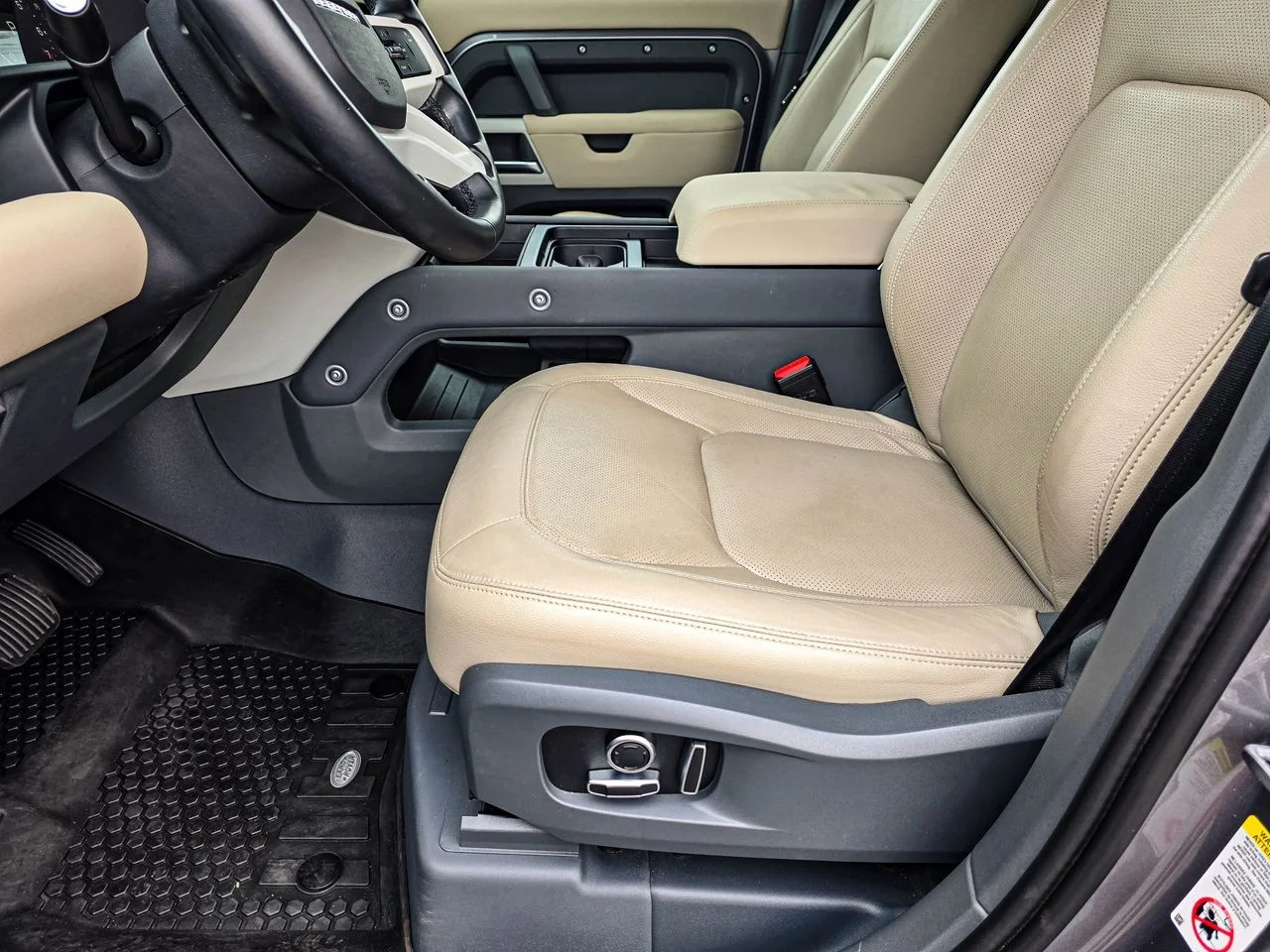 Used 2023 Gondwana Stone Land Rover S image 16
