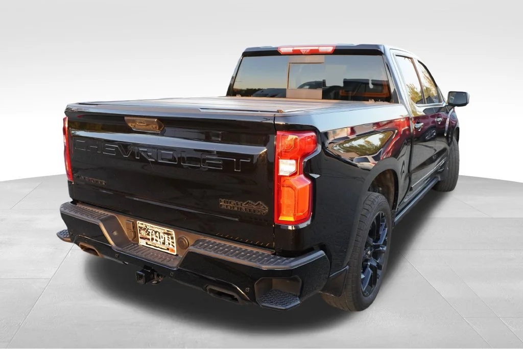 Used 2025 Black Chevrolet High Country image 3