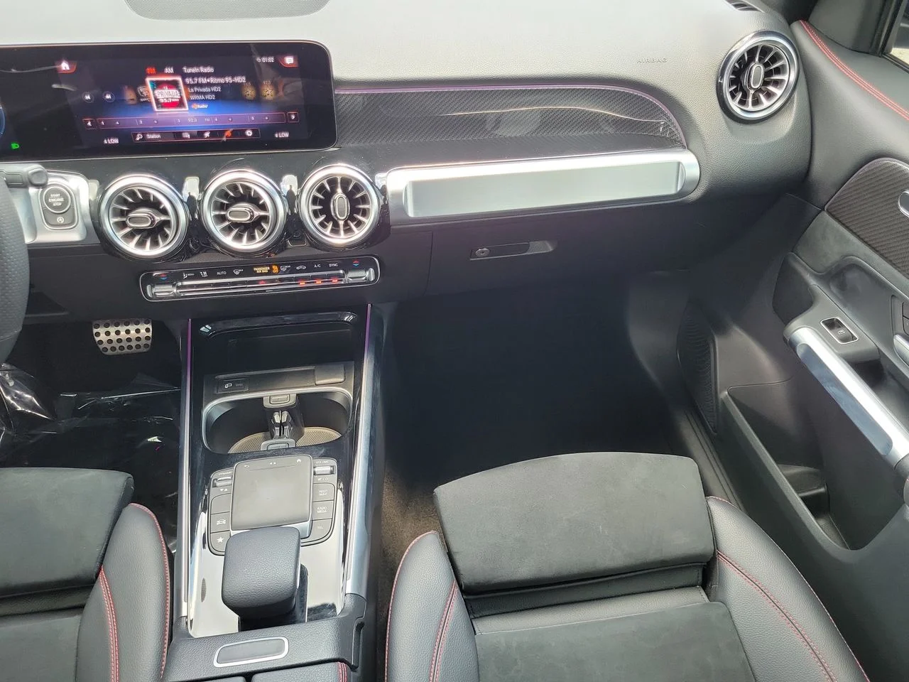 Certified Used 2023  Mercedes-Benz GLB 250 image 16