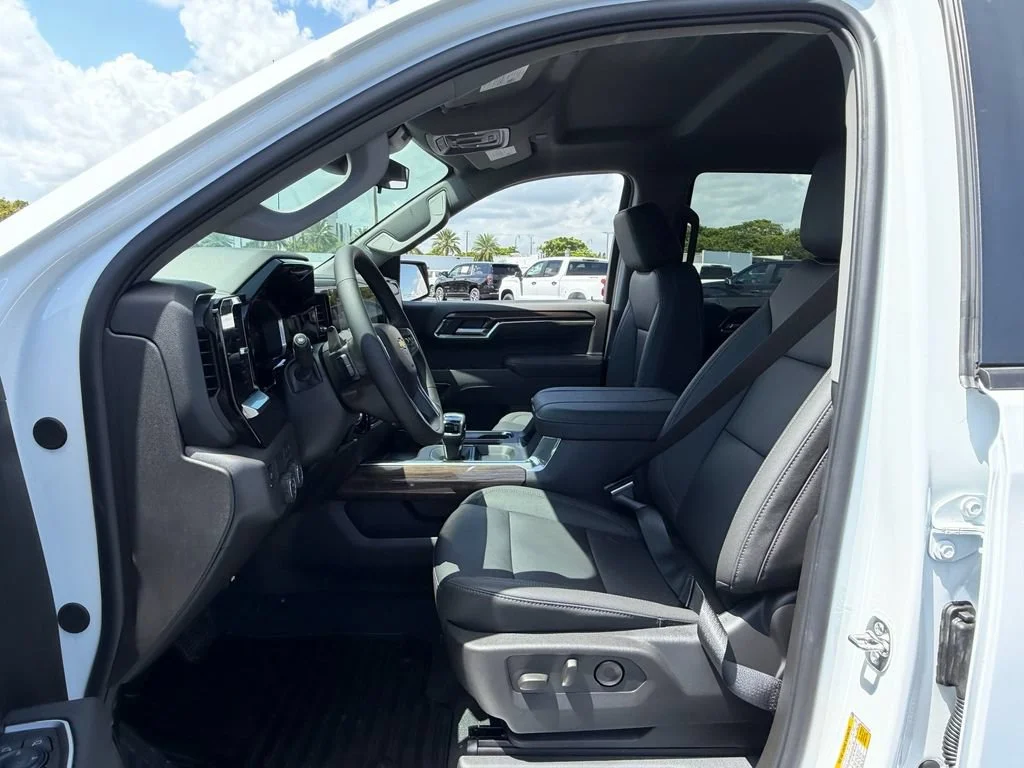 New 2026 Summit White Chevrolet LT image 9