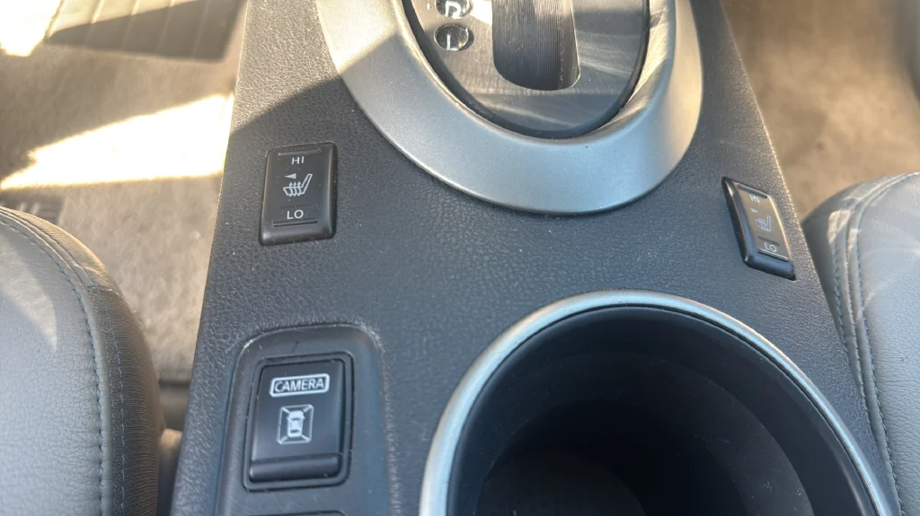 Used 2012 White Nissan SL image 15