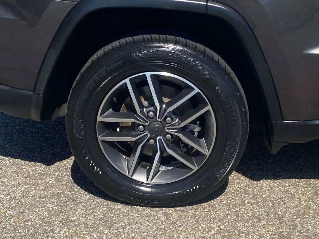 Certified Used 2020 Gray Jeep Limited image 13