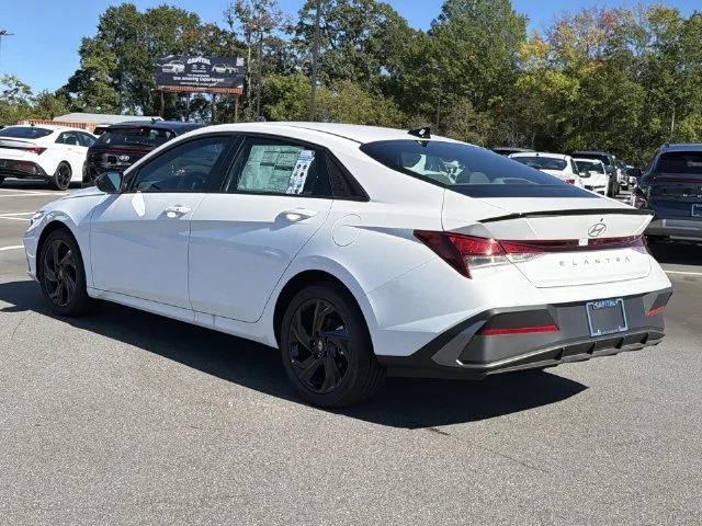 Used 2026 White Hyundai SEL Sport image 11