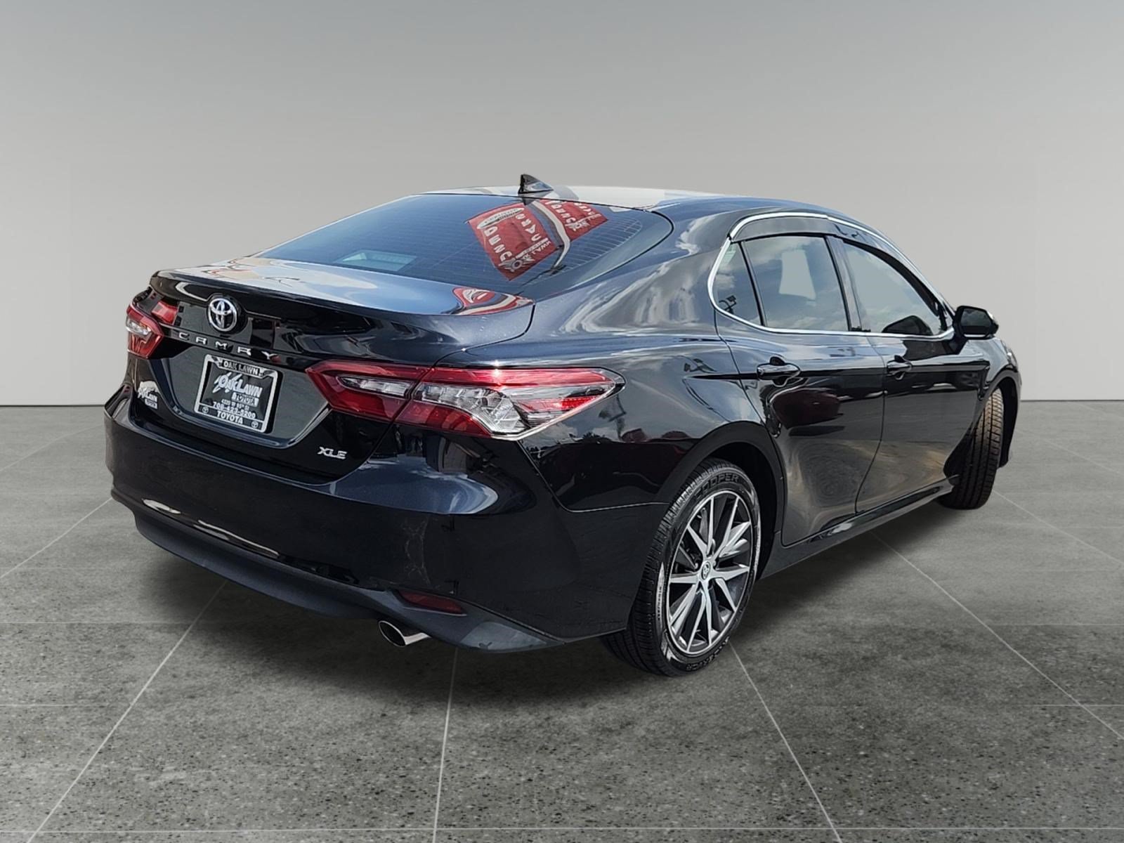 2022 Toyota Camry XLE - Photo 7