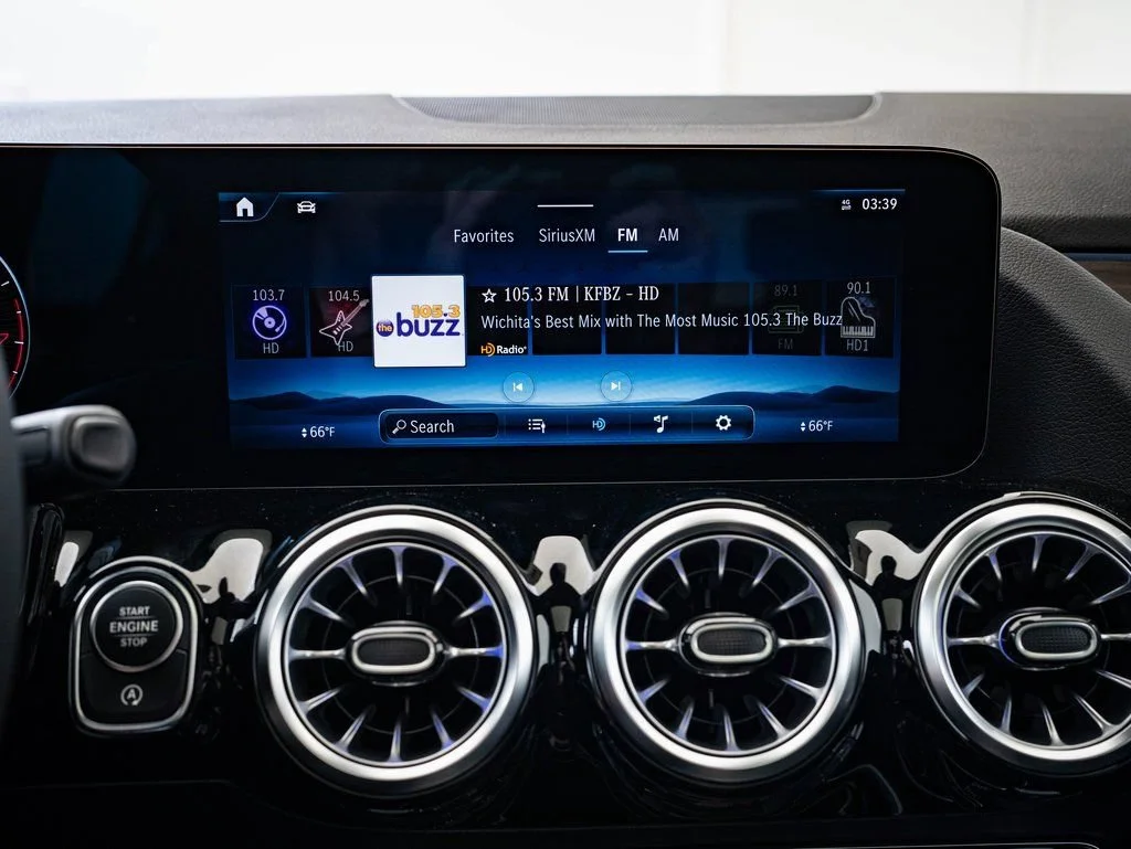 Used 2026 Polar White Mercedes-Benz GLA 250 image 32