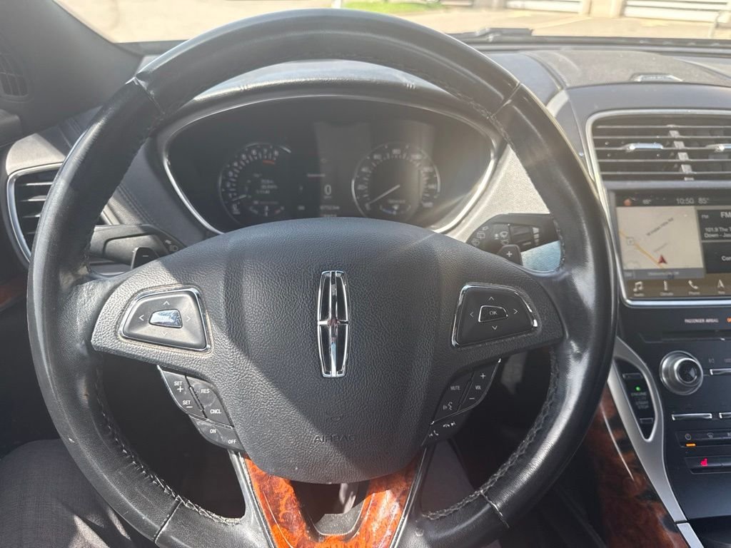 Used 2018 Gray Lincoln Select image 10