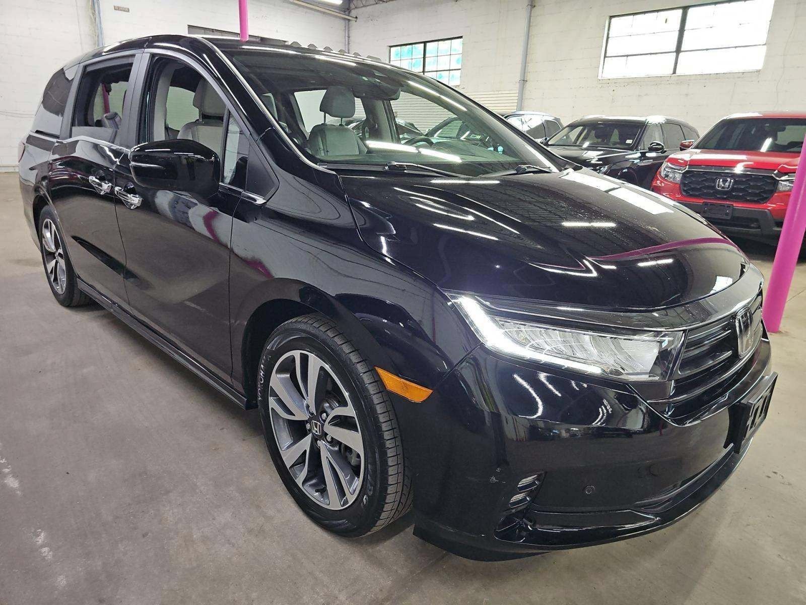 Certified Used 2022 Crystal Black Pearl Honda Touring image 3