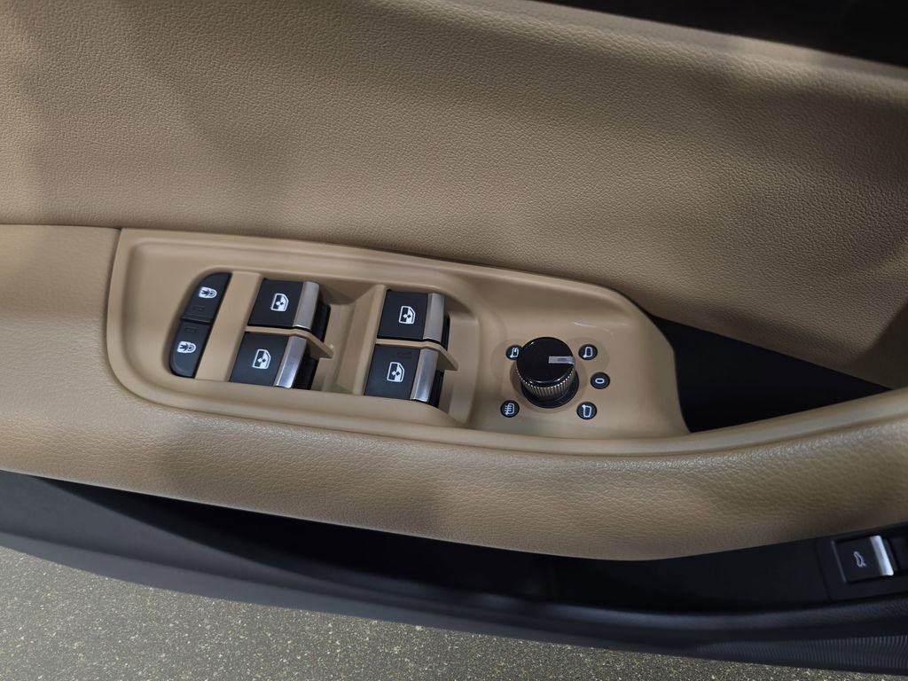 Used 2023 Silver Audi 55 Premium image 31