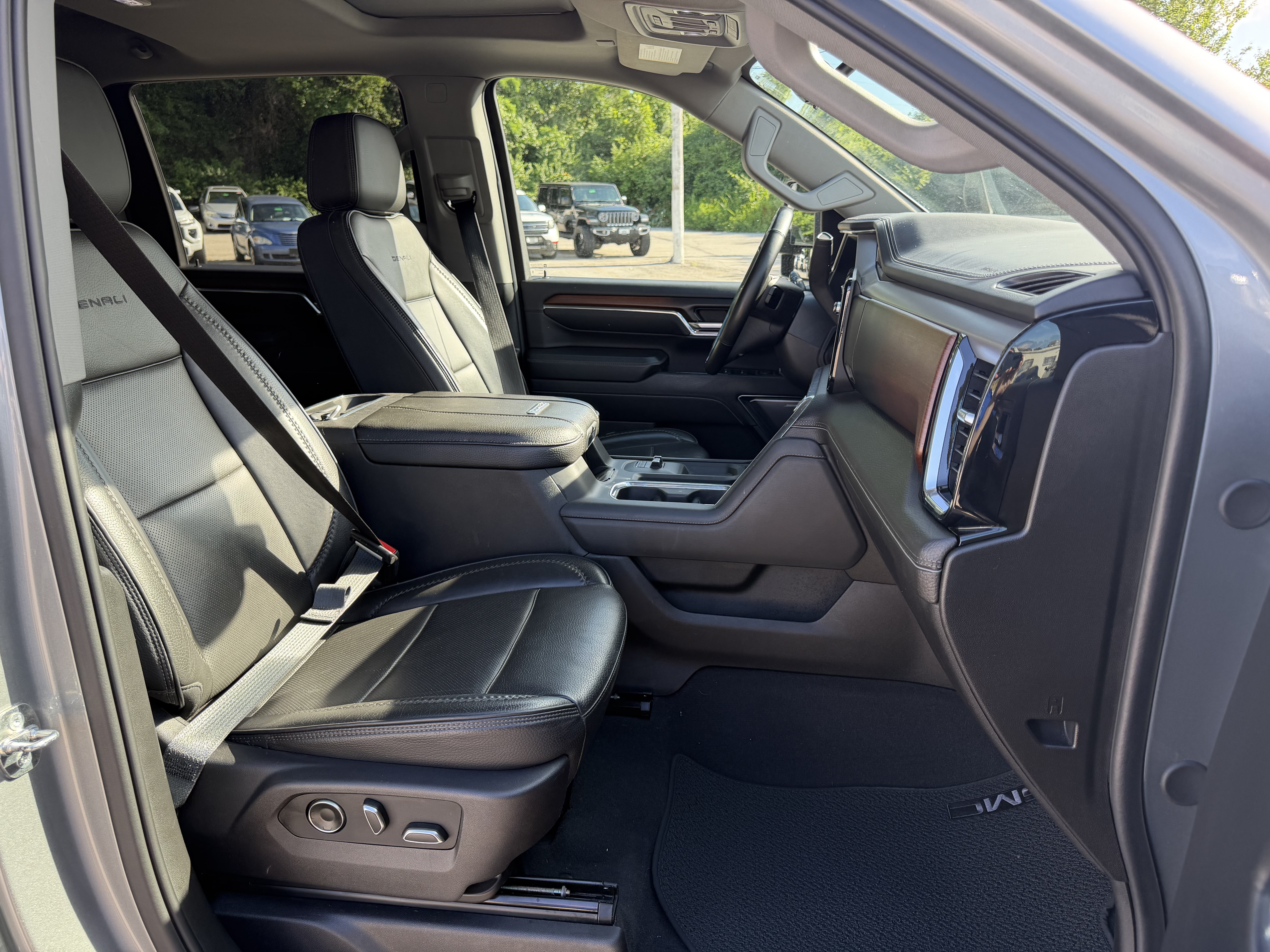 Used 2024 Sterling Metallic GMC Denali image 10