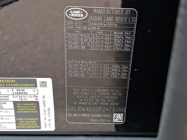 Used 2023 Santorini Black Land Rover Metropolitan Edition image 27