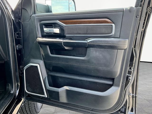 Used 2022 Diamond Black Cry Ram Laramie image 12