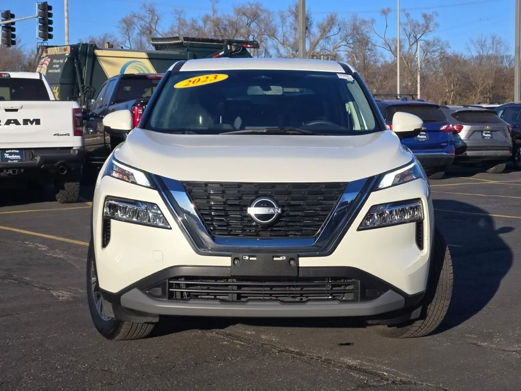 Used 2023 White Nissan SV image 4