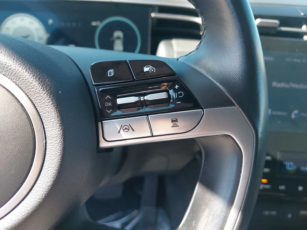 Used 2023 Black Hyundai SEL image 18