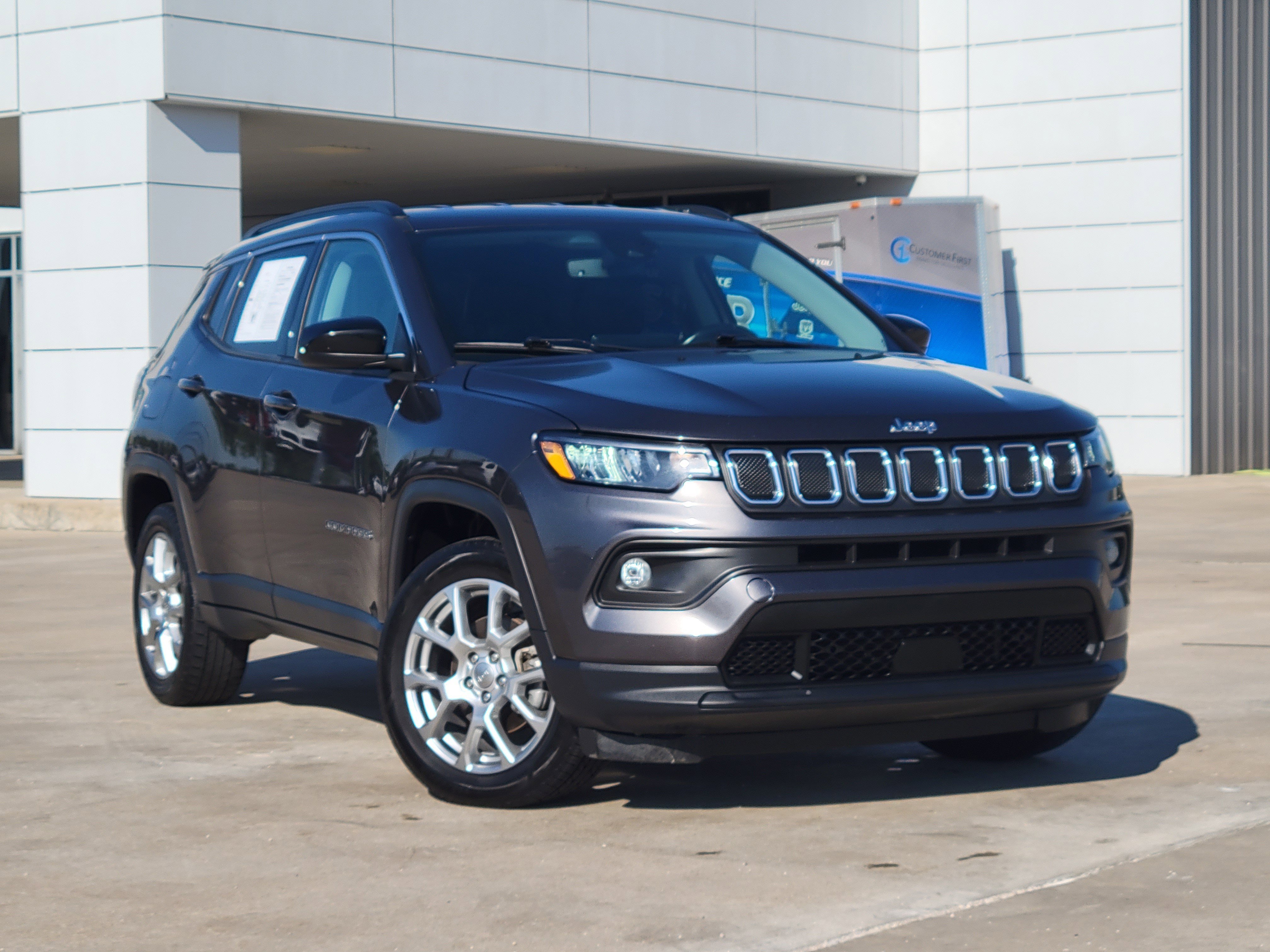 Used 2022 Jeep Compass Latitude Lux with VIN 3C4NJDFB8NT208057 for sale in Webster, TX