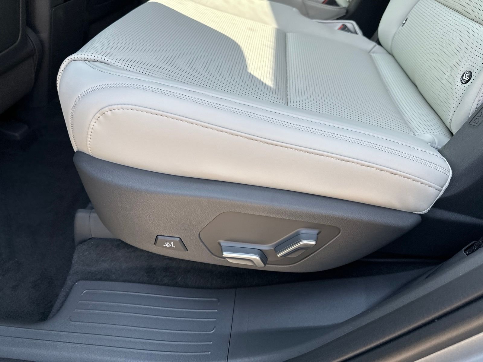New 2027 Silver Hyundai Calligraphy AWD image 21
