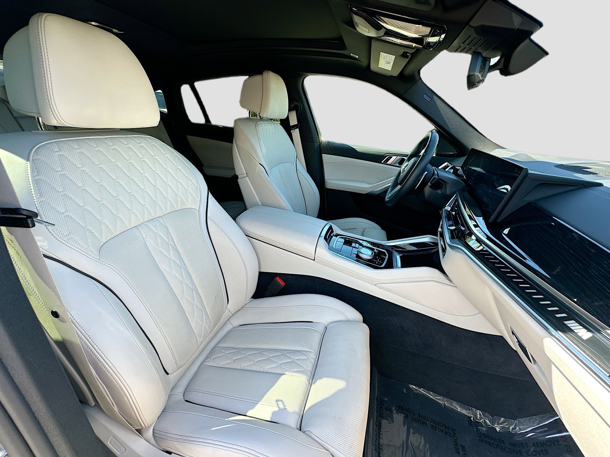 Used 2026 White Metallic BMW M60i image 26