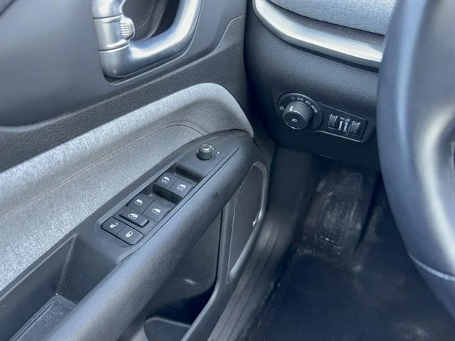 Used 2022 Laser Blue Pearl Coat Jeep Latitude Lux image 21