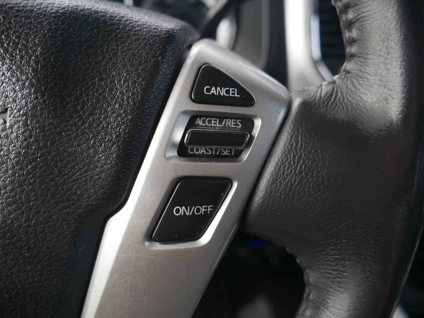 Used 2017 Silver Nissan SL image 41