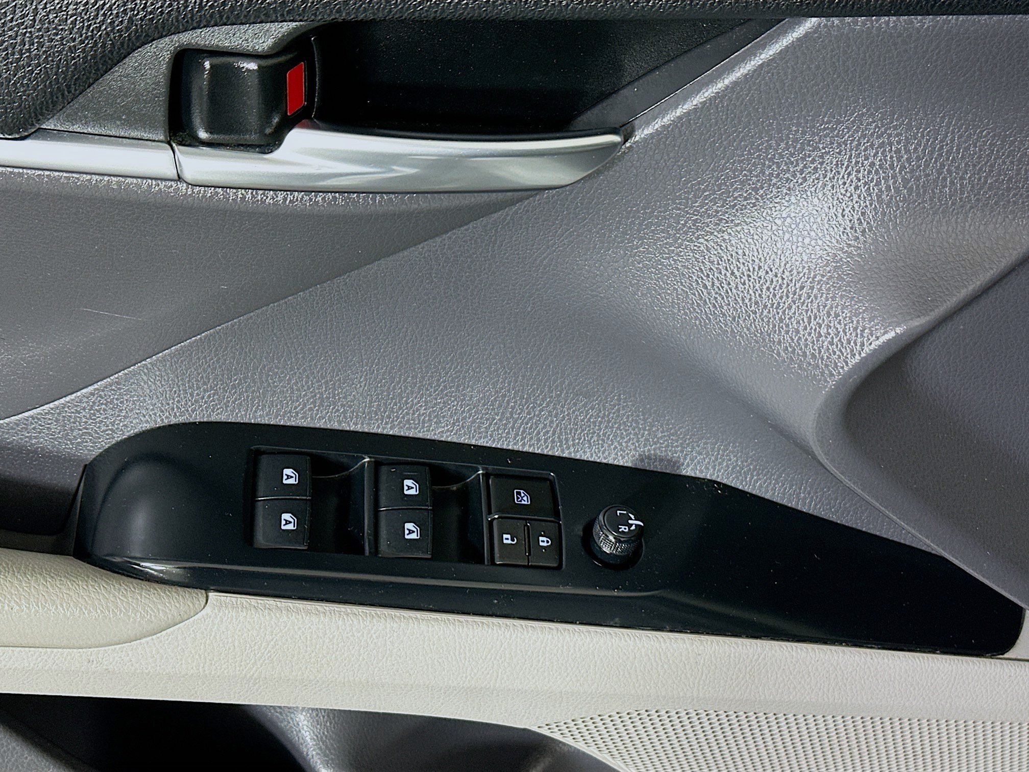 Used 2020 Super White Toyota SE image 14