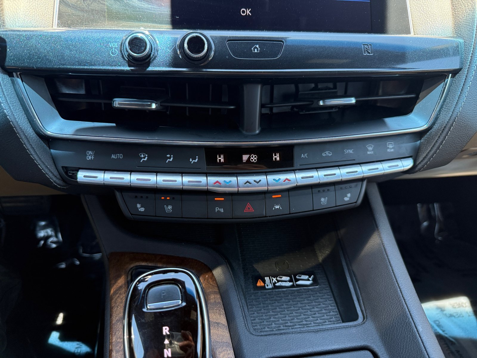 Used 2020 Dark Moon Metallic Cadillac Premium Luxury image 13