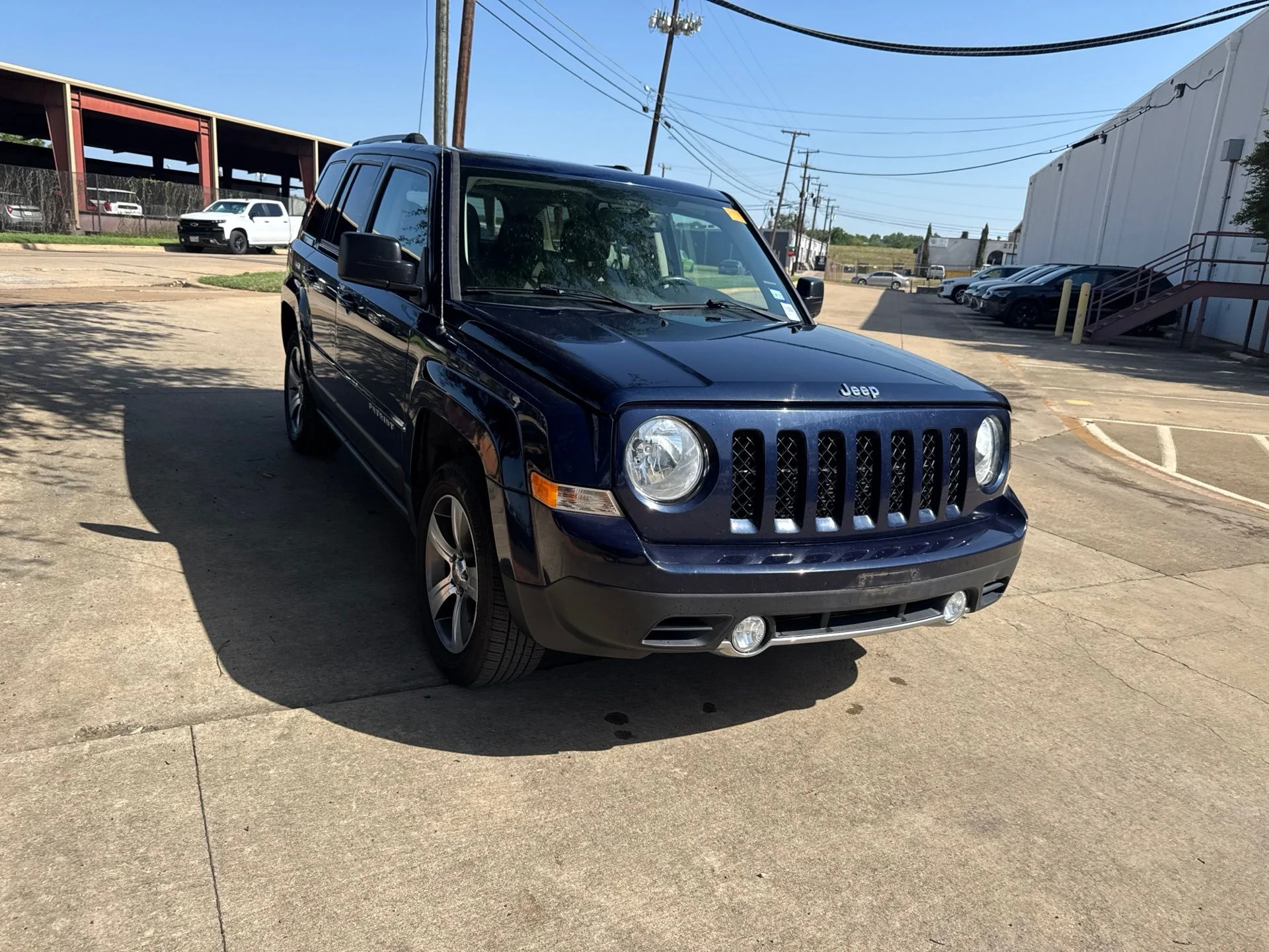 Used 2016 Blue Jeep Latitude image 3
