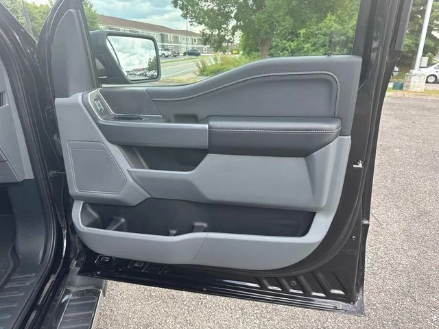 Used 2025 Black Ford XLT image 23