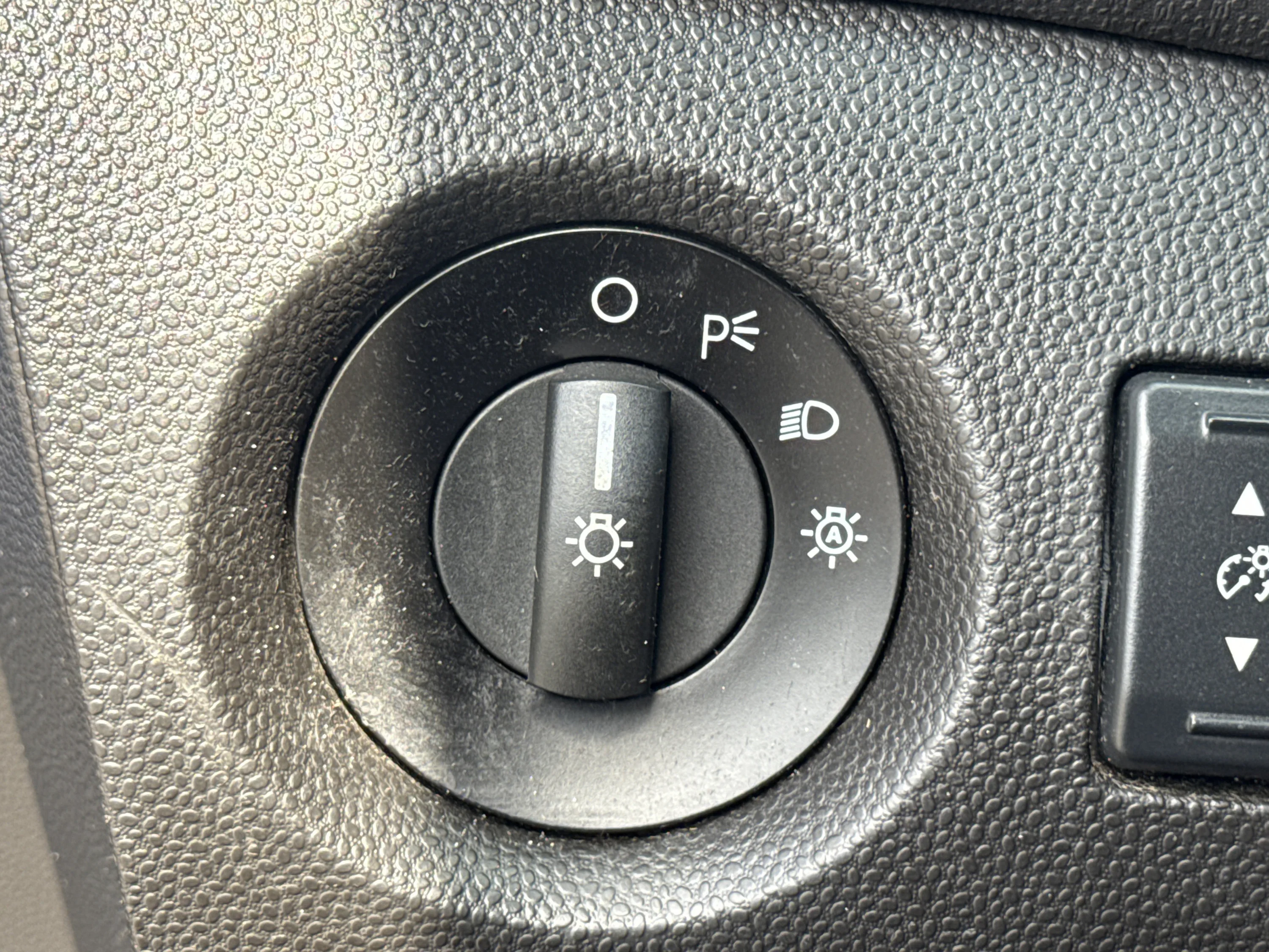 Used 2018 Lightning Blue Metallic Ford SE image 34