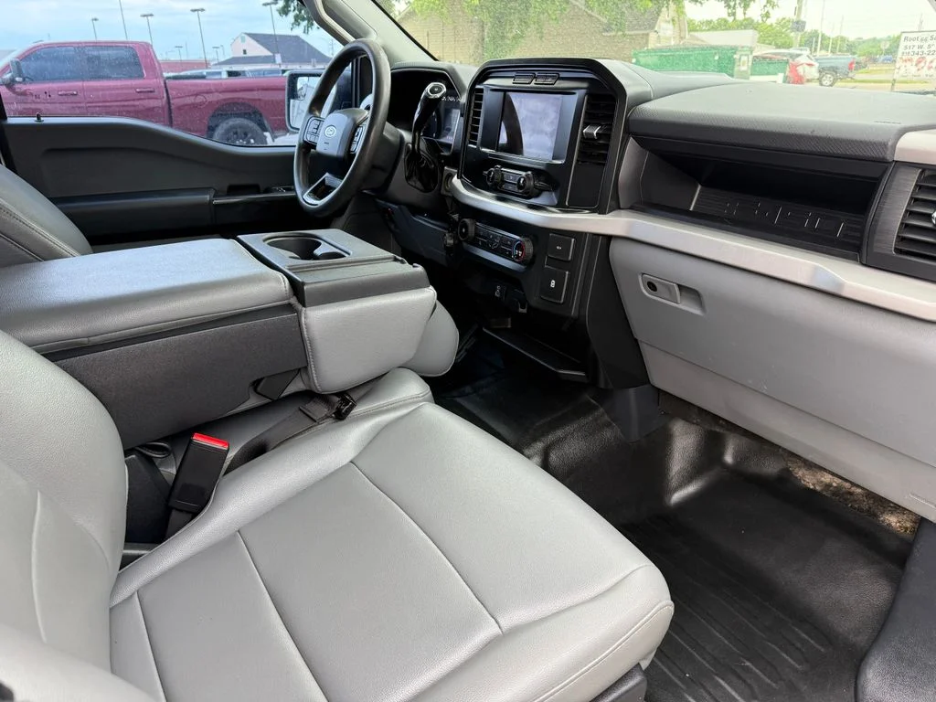 Used 2022 White Ford XL image 25