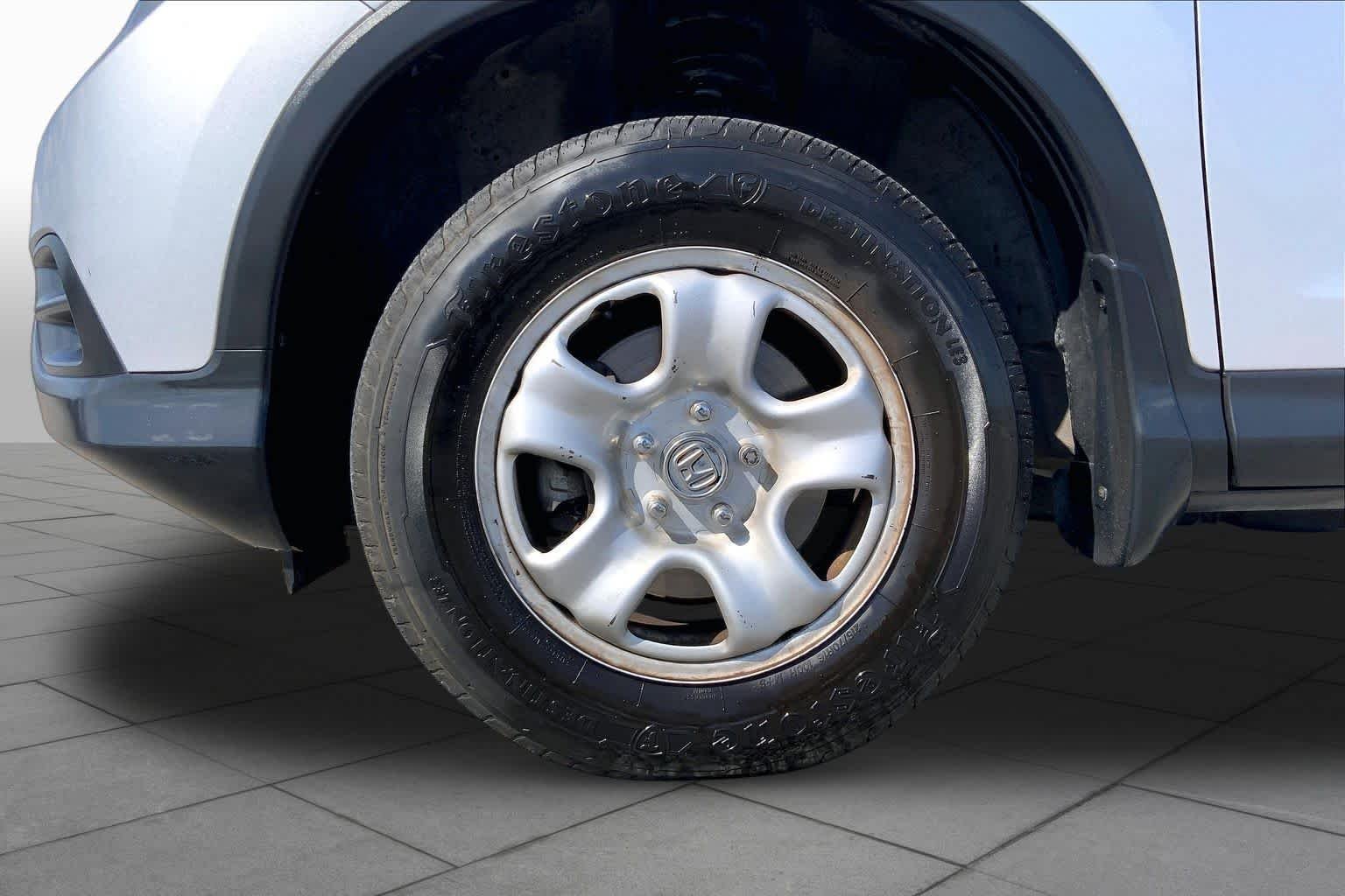 Used 2014 Alabaster Silver Metallic Honda LX image 11