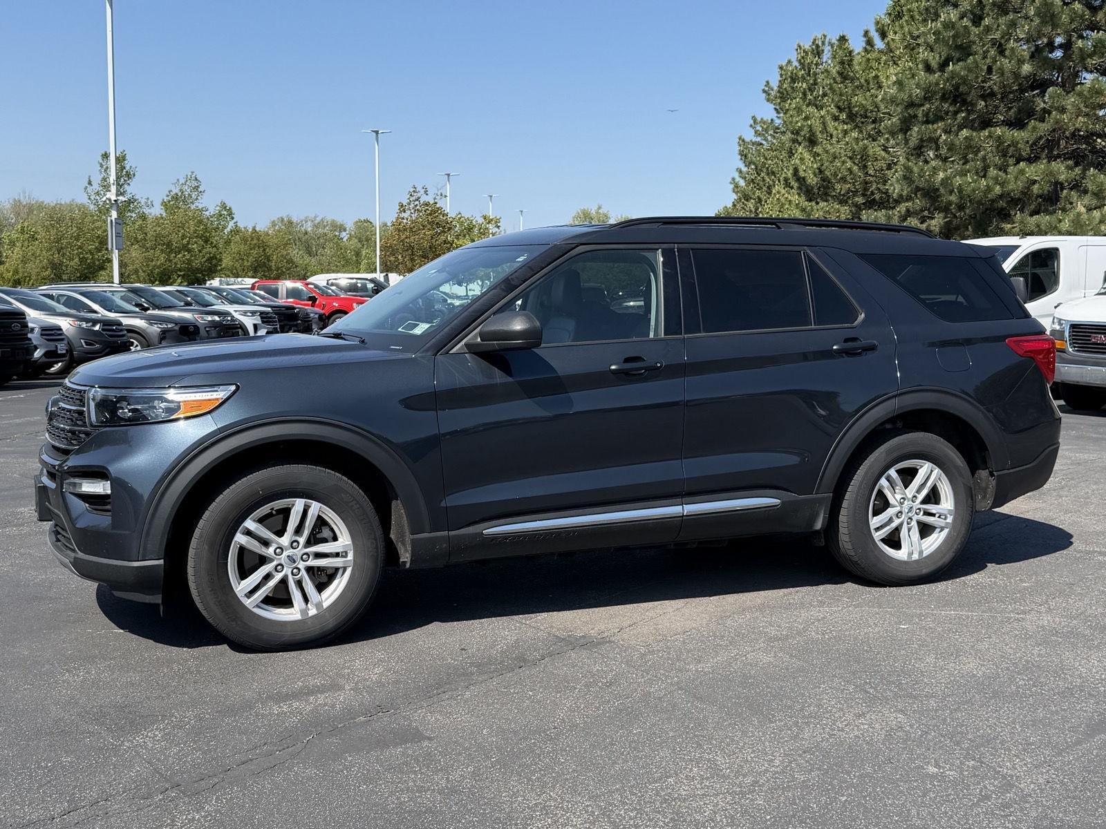 Used 2023 Stone Blue Ford XLT image 4