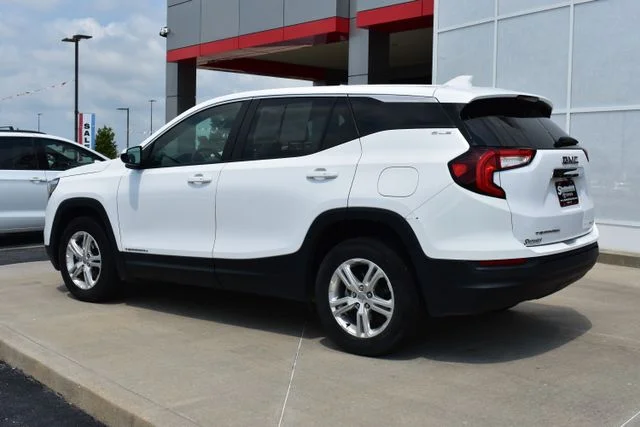 Used 2024 White GMC SLE image 7