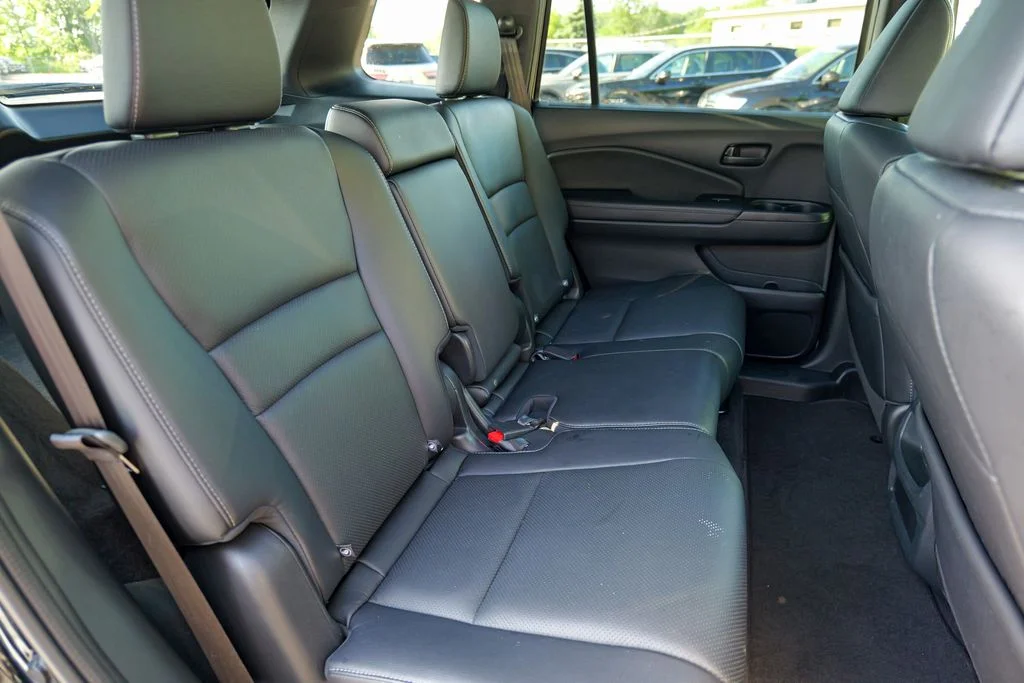 Used 2023 Black Honda EX-L image 32