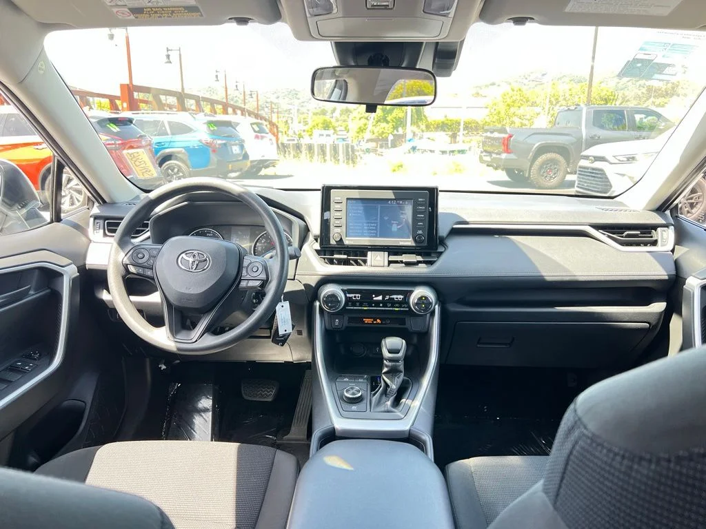 Used 2020 Silver Toyota LE image 7