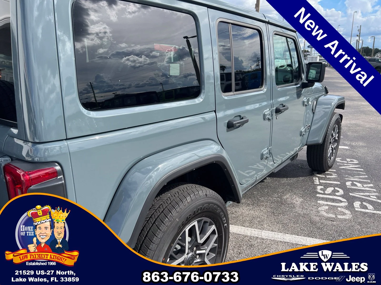 Used 2026 Gray Jeep Sahara image 4