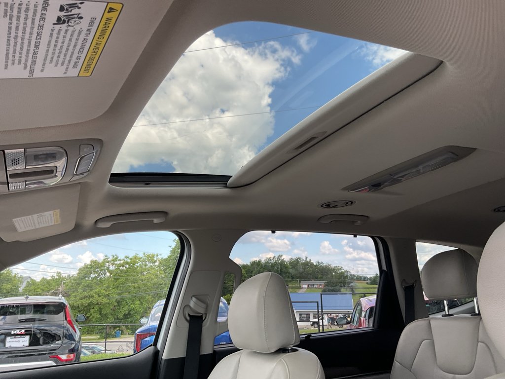 Used 2020 Snow White Pearl Kia EX image 18