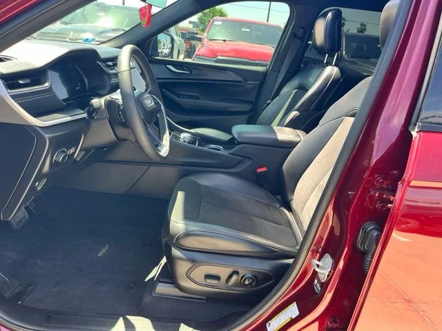 Used 2025 Red Jeep Altitude X image 10