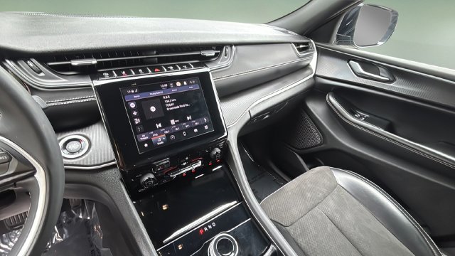 Used 2023 Gray Jeep Altitude image 24