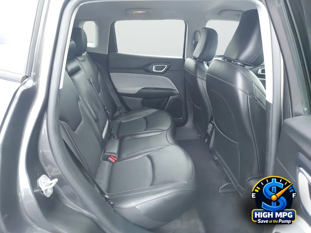 Used 2022 Gray Jeep Latitude Lux image 26