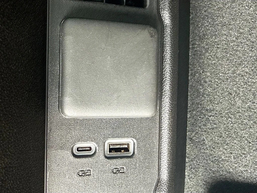 Used 2025 White GMC SLT image 27