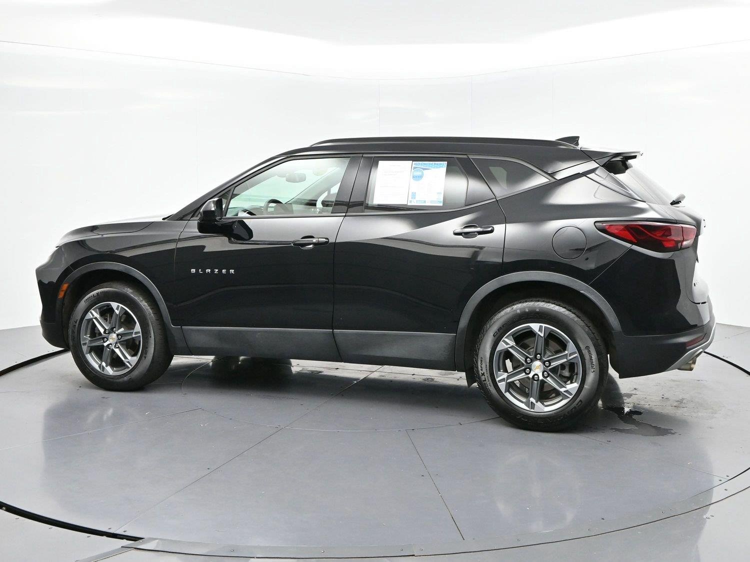 Used 2023 BLACK Chevrolet LT image 5