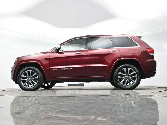 Used 2018 Velvet Red Pearlc Jeep Overland image 28