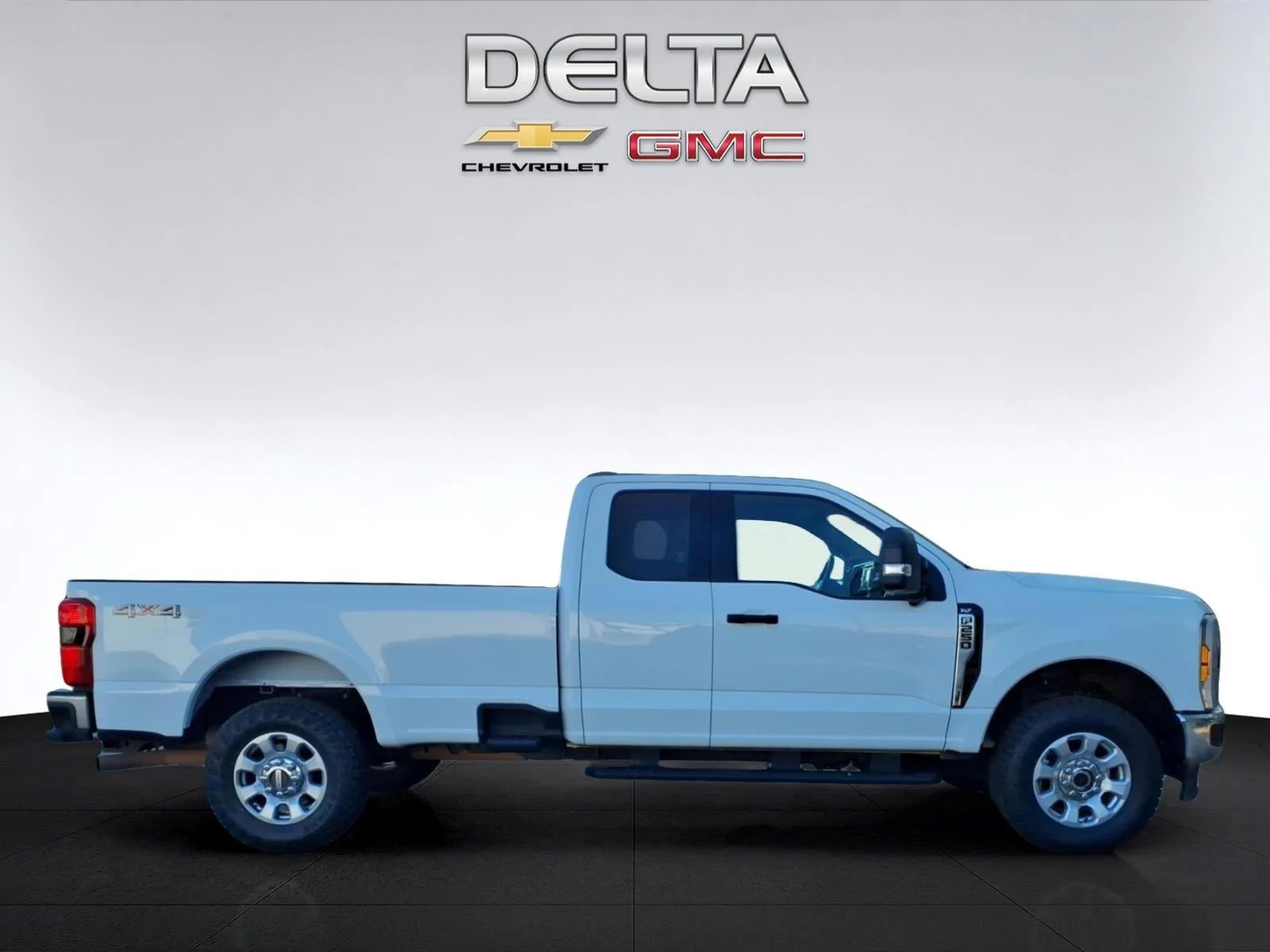 Used 2024  Ford XL image 6