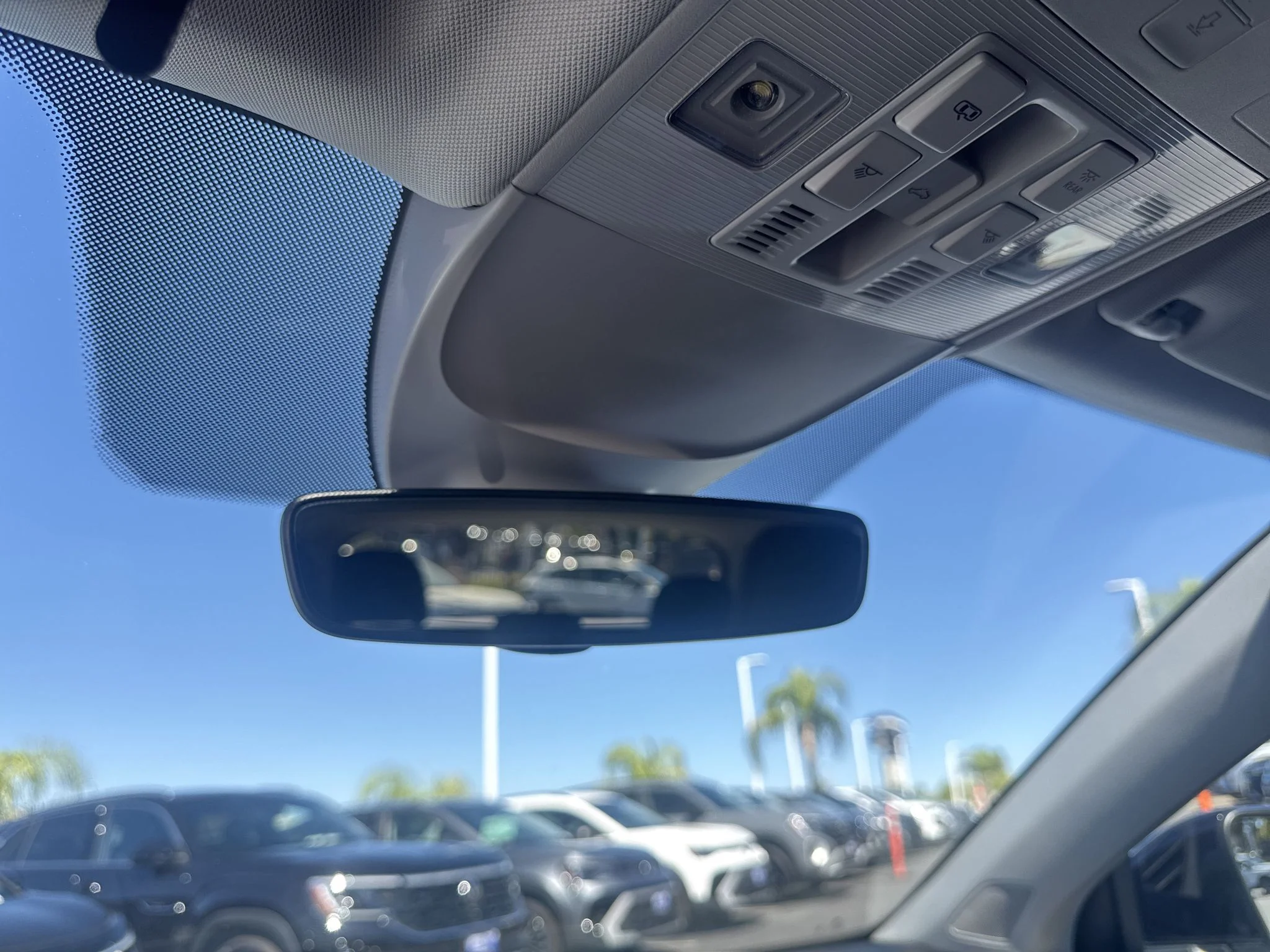 New 2027 Monument Gray w/Deep Black Roof Volkswagen SE Black image 29