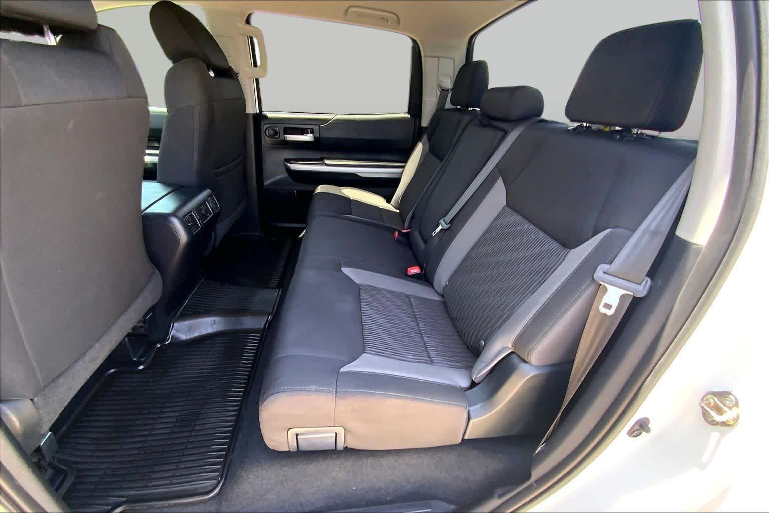 Used 2017 Super White Toyota SR5 image 21
