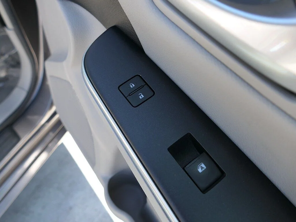 Used 2017 Gray Toyota XLE image 28