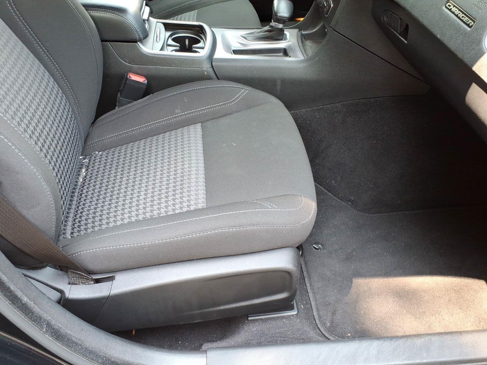 Used 2022 Pitch Black Clearcoat Dodge SXT image 23
